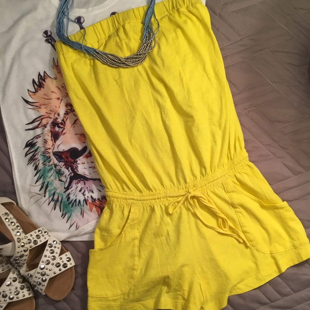 Strapless yellow romper